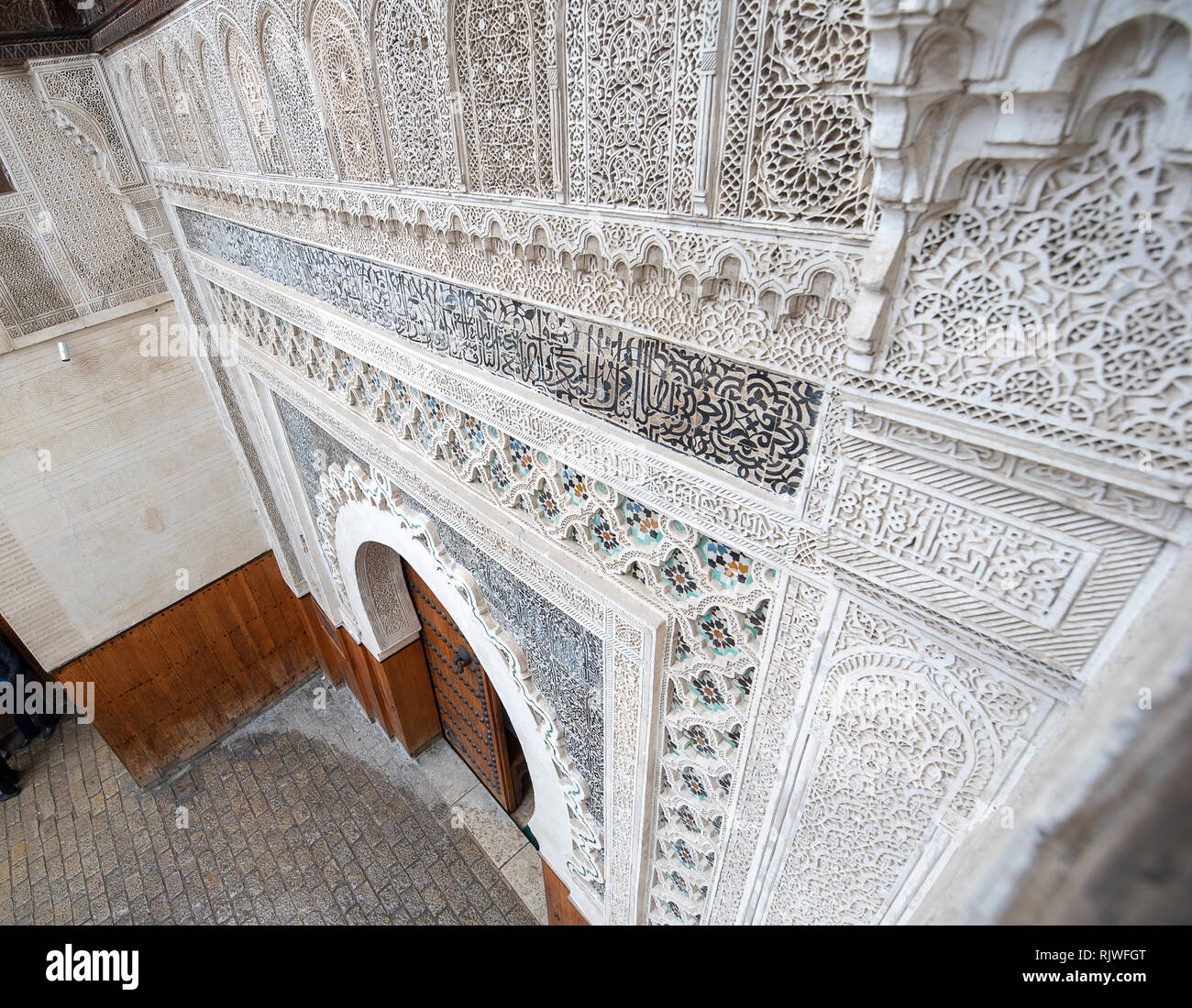 Decorazioni di la porta o il cancello del Museo Nejjarine del legno e di arti e mestieri nella Medina di labirinto di Fez . Fes el Bali, Marocco Foto Stock