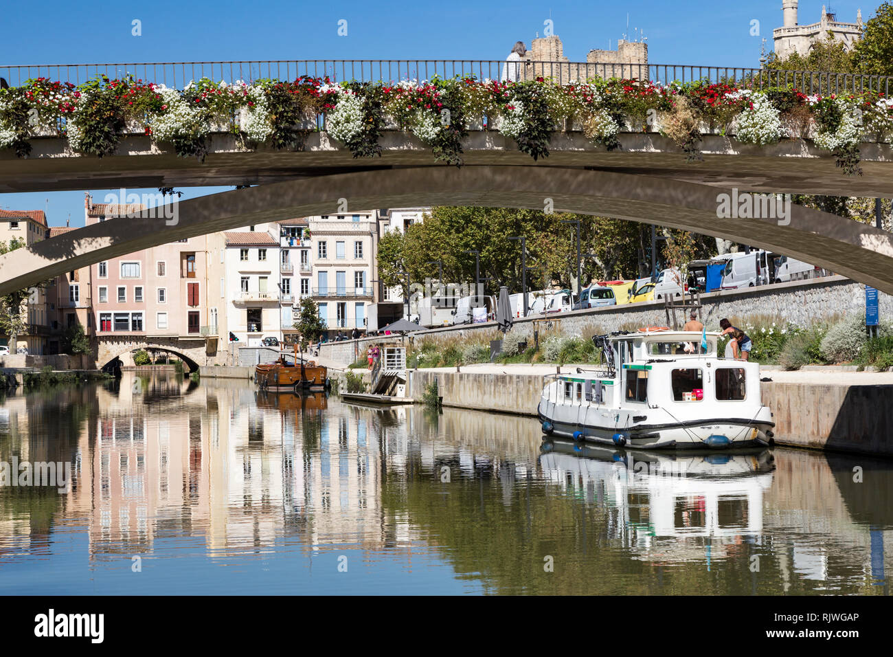 Il pittoresco ponte sul Canal de la Robine in Narbonne, Francia Foto Stock