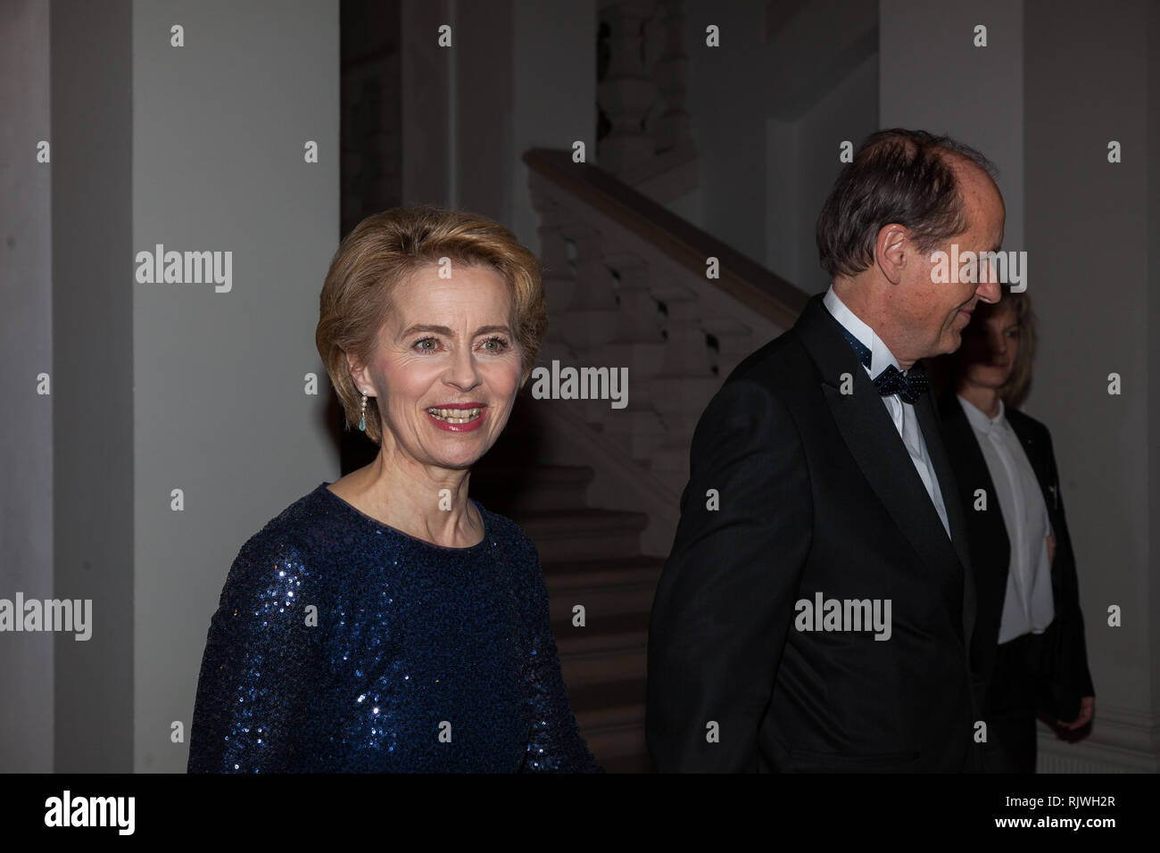 DRESDEN, Germania - 01 febbraio: il Ministro della difesa tedesco, Dr. Ursula von der Leyen e Heiko von der Leyen durante il XIV Semper Opera Ball 2019 Foto Stock