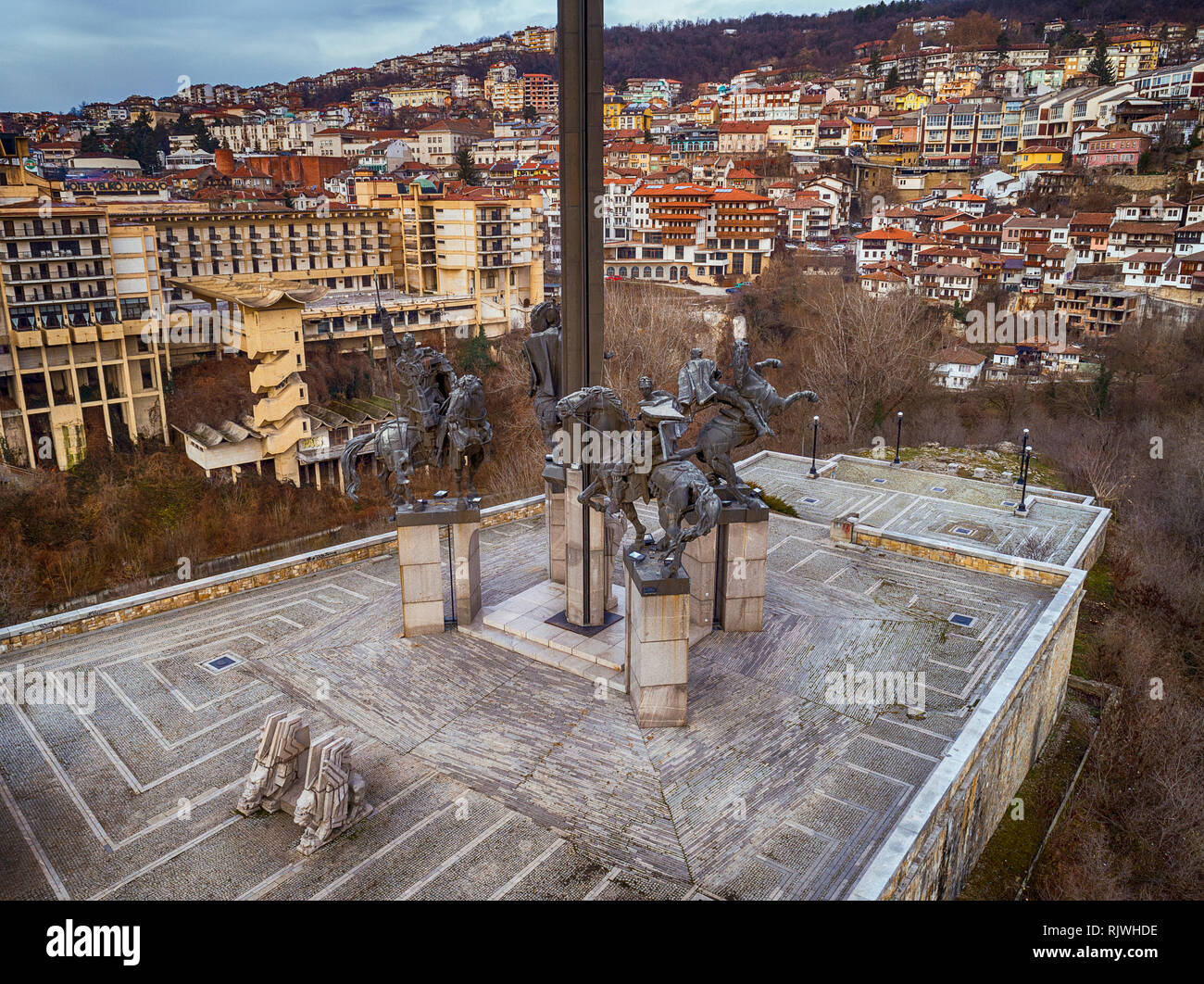 Vista aerea del monumento del re Assenevtci a Veliko Tarnovo, Bulgaria, patrimonio nazionale, i quattro re bulgaro Foto Stock