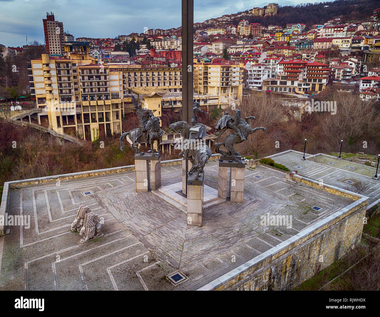 Vista aerea del monumento del re Assenevtci a Veliko Tarnovo, Bulgaria, patrimonio nazionale, i quattro re bulgaro Foto Stock