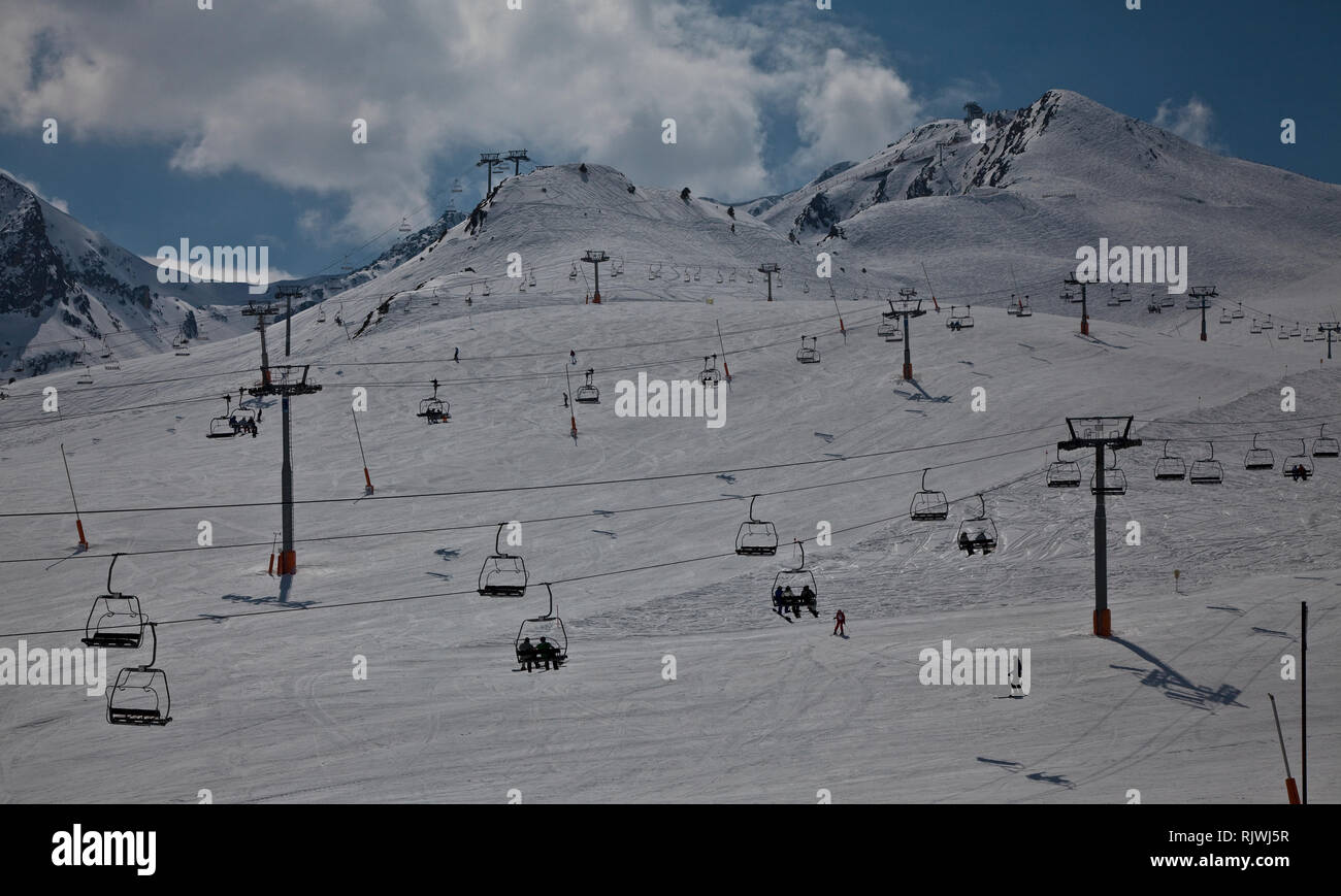 Andorra, Port d'Envalira, Skigebiet mit Liften Foto Stock