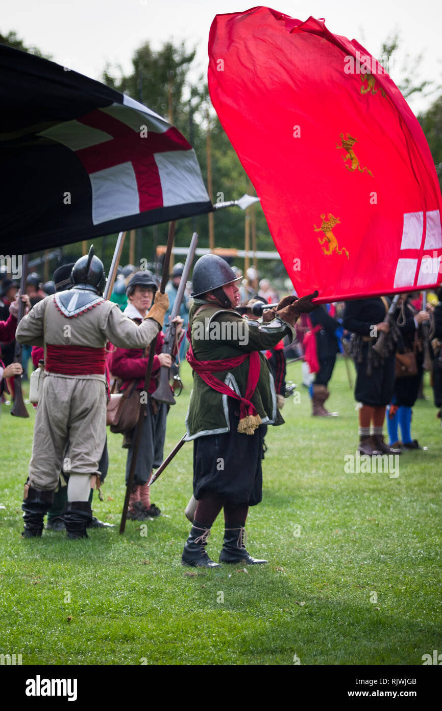 La rievocazione storica della guerra civile inglese in Gloucester Estate 2018 Foto Stock