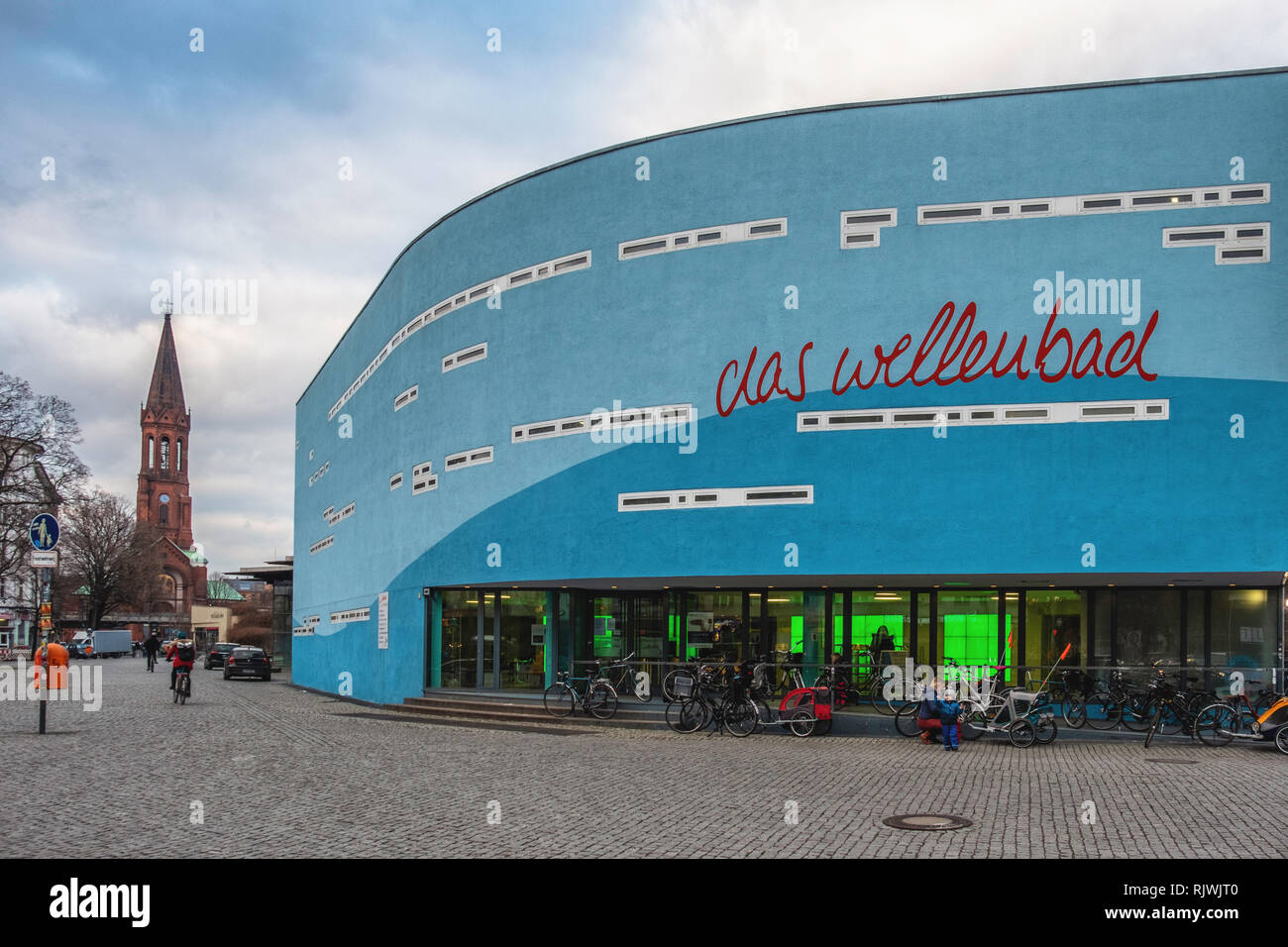 Berlino Kreuzberg. Piscina coperta & Leisure Centre presso Spreewaldplatz. Vista esterna Foto Stock