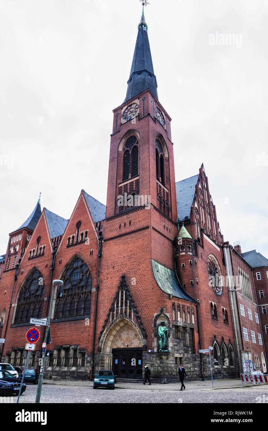 Berlin Friedrichshain. Zwinglikirche, Zwingli chiesa è elencata una chiesa evangelica ora utilizzato per eventi culturali e mostre. Clinker neogotico Foto Stock