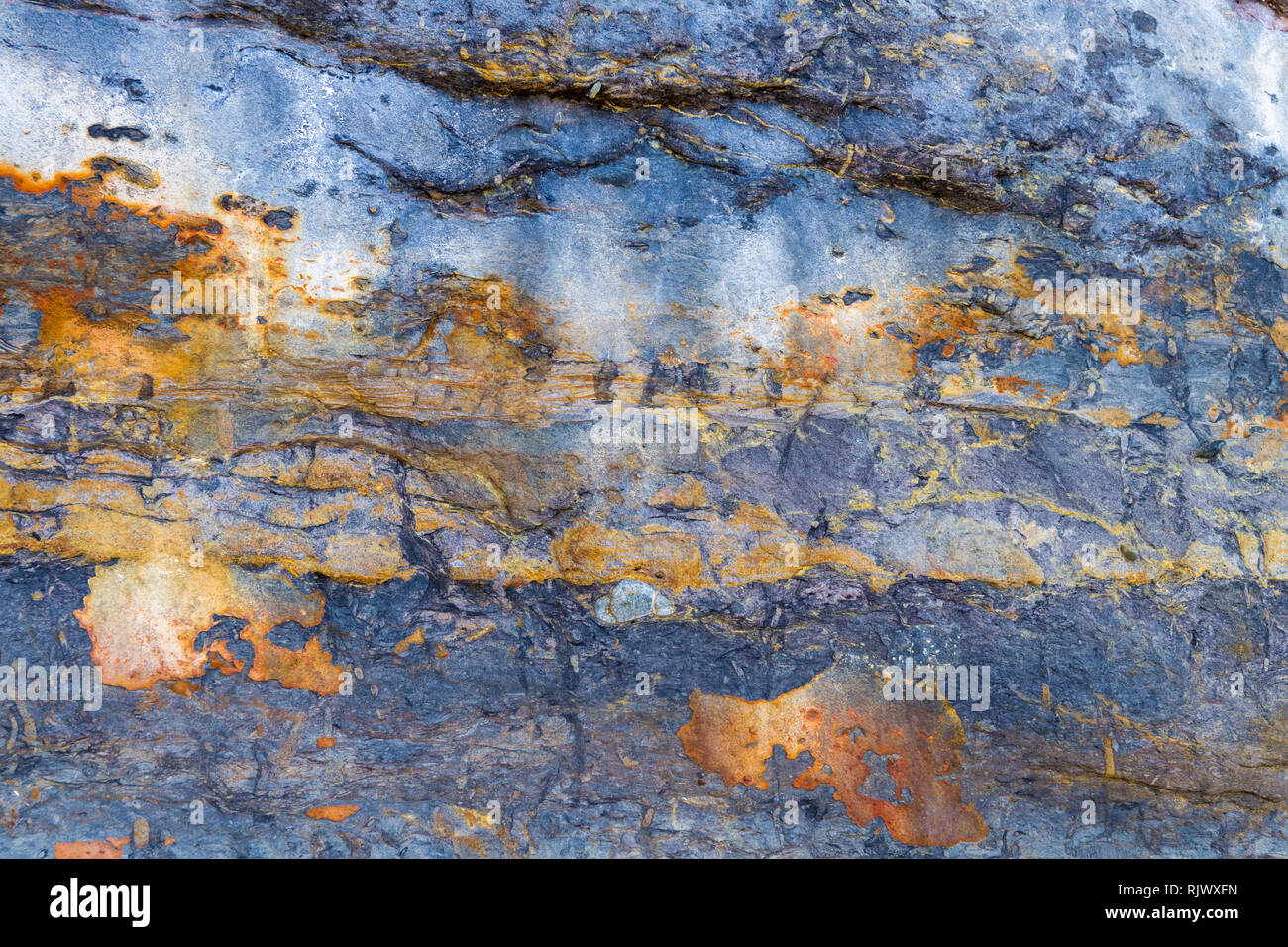 Pietre colorate texture di sfondo, formazione astratta di minerale di roccia in ambiente marino Foto Stock