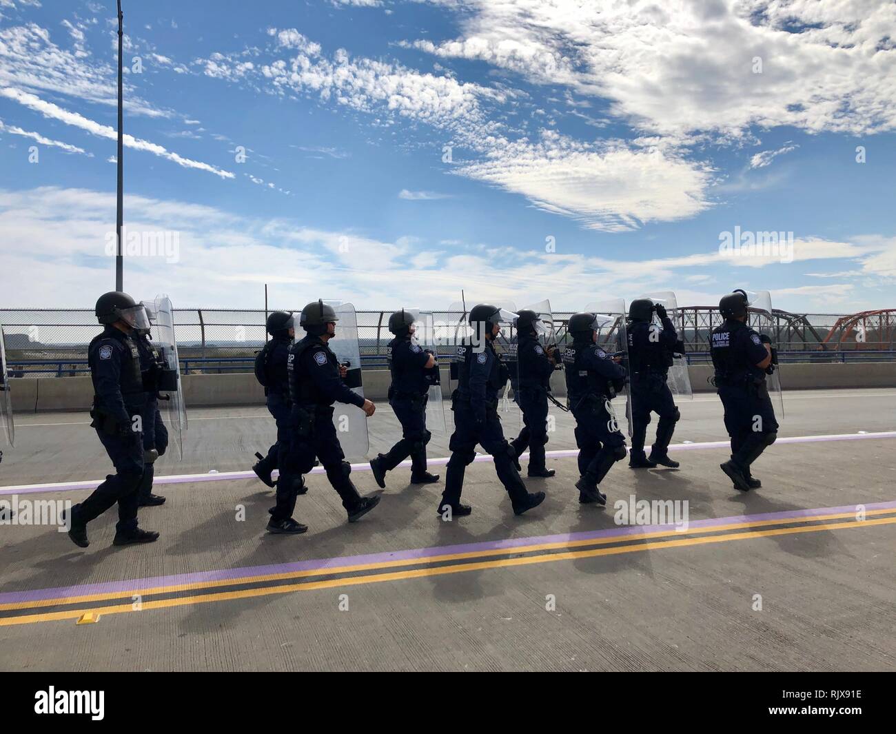 Stati Uniti Delle dogane e della protezione delle frontiere ha condotto una prontezza operativa esercizio al Camino Real International Bridge in Eagle pass TX, mercoledì 6 febbraio 2019. Il CBP è continuamente valutare le capacità delle aree di accesso e ha compiuto - e continuerà a farlo - i necessari preparativi. I preparativi comprendono la partecipazione in preparazione operativa esercizi e la mobilitazione delle risorse necessarie per garantire la facilitazione del commercio lecito e viaggi. Foto Stock