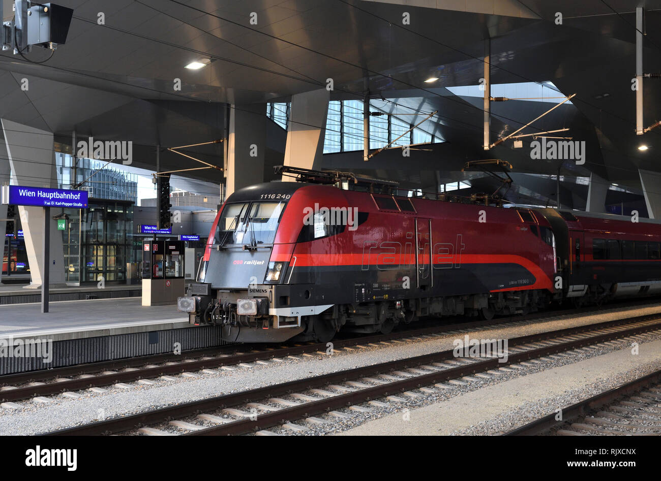 Classe 1116 taurus locomotore elettrico;vienna hbf;austria Foto Stock