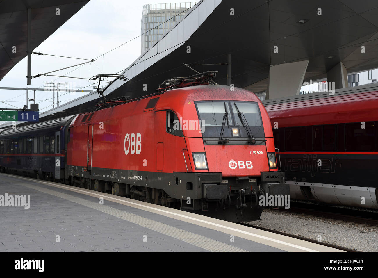 Classe 1116 taurus locomotore elettrico;vienna hbf;austria Foto Stock