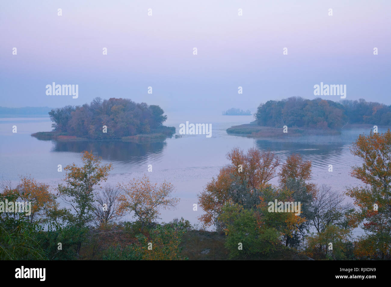 Isole di sunrise iin autunno, paesaggio naturale Foto Stock