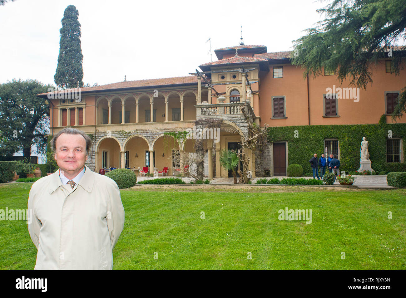 L'Italia, Lombardia, Sulzano (BS) Lago d'Iseo, Pietro Gussalli Beretta, nel giardino della villa sul S. Paolo isola Foto Stock