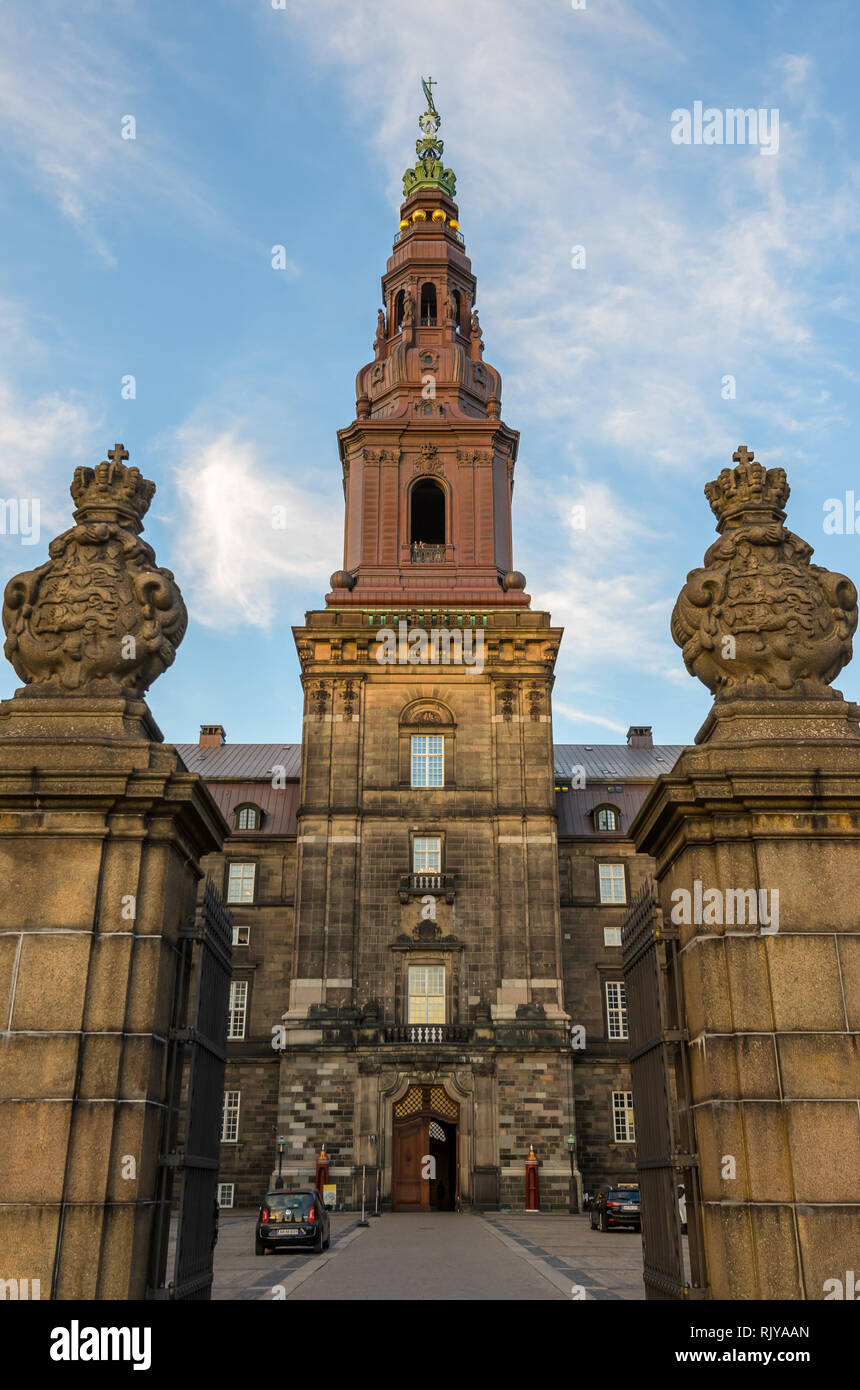 Copenhagen, Danimarca. Settembre 2016. Vista della Torre panoramica di Palazzo Christiansborg al tramonto. Foto Stock
