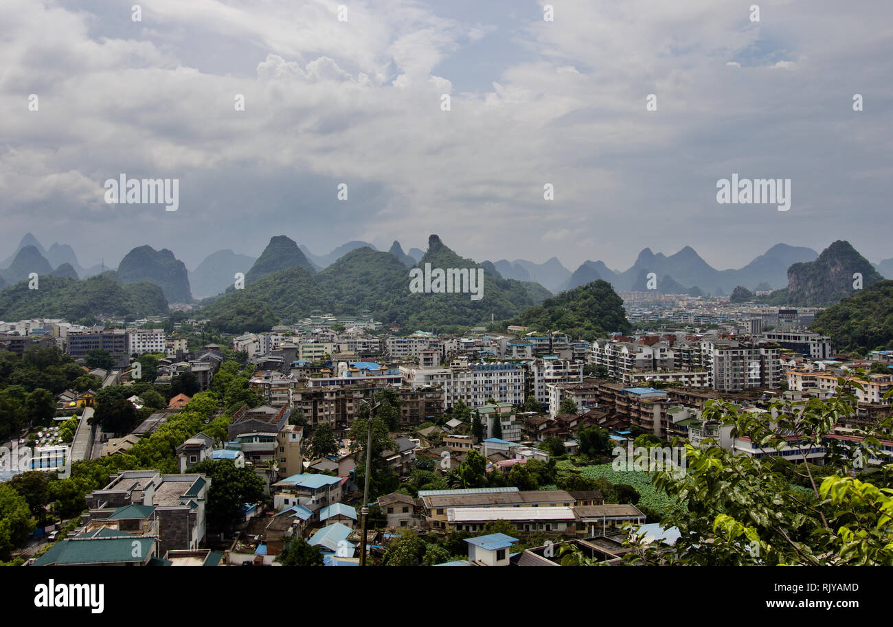 La città di Guilin da Fubo Hill Foto Stock