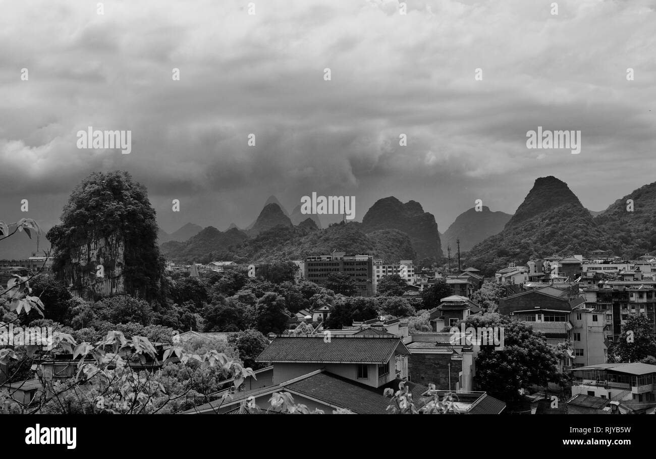 La città di Guilin da Fubo Hill Foto Stock