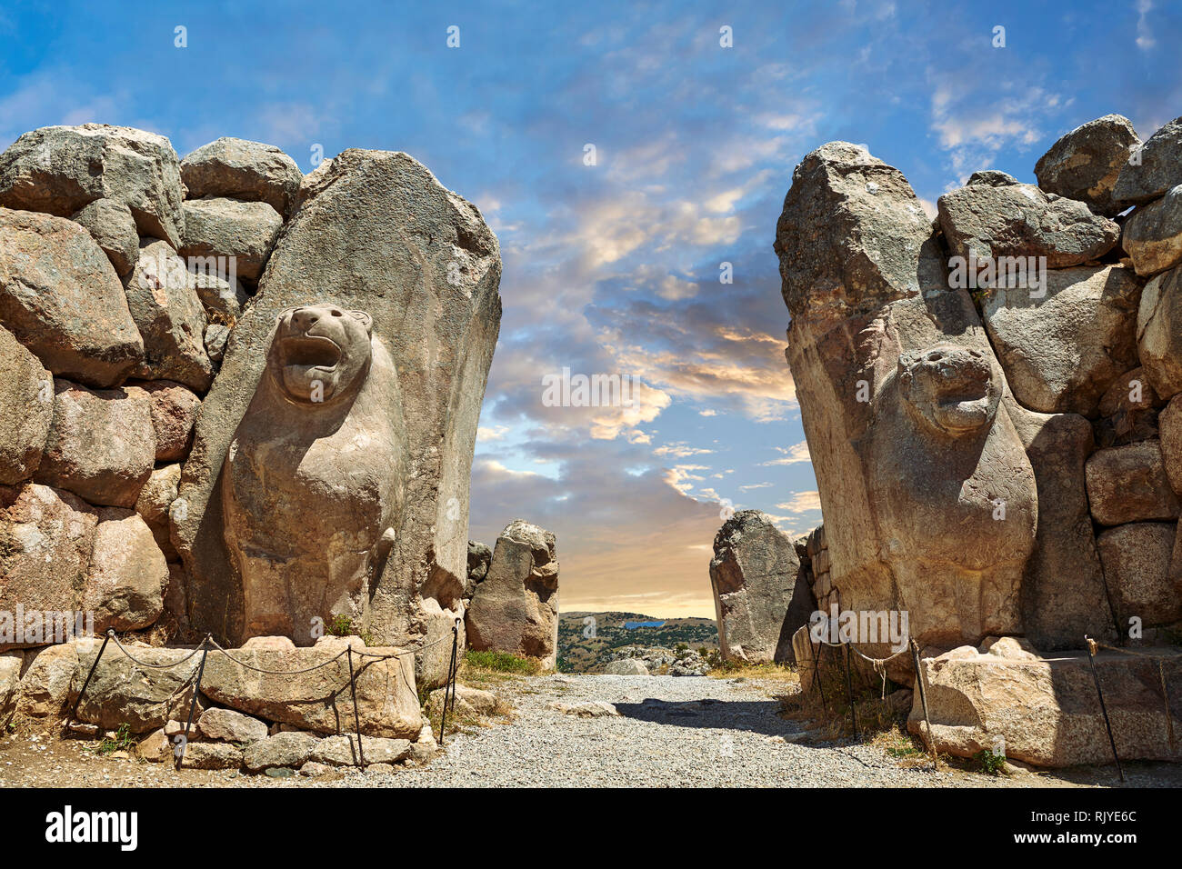 Hittita lion scultura della Porta del Leone. Hattusa (anche Ḫattuša o Hattusas) anatolica tarda età del Bronzo capitale dell'Hittita Impero. Hittita Foto Stock
