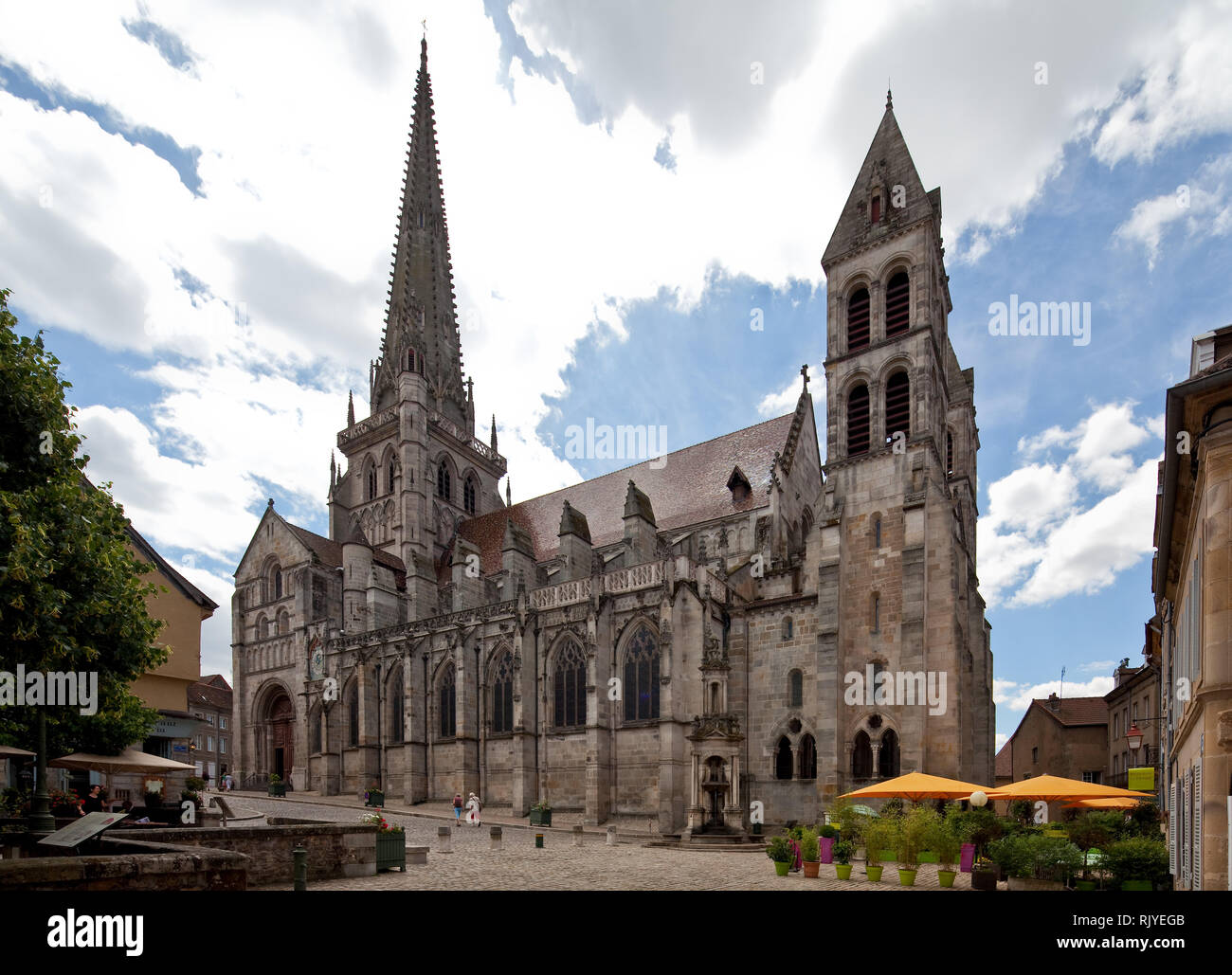 Autun, Cathedrale St-Lazare, begonnen 1120, Nordseite Foto Stock