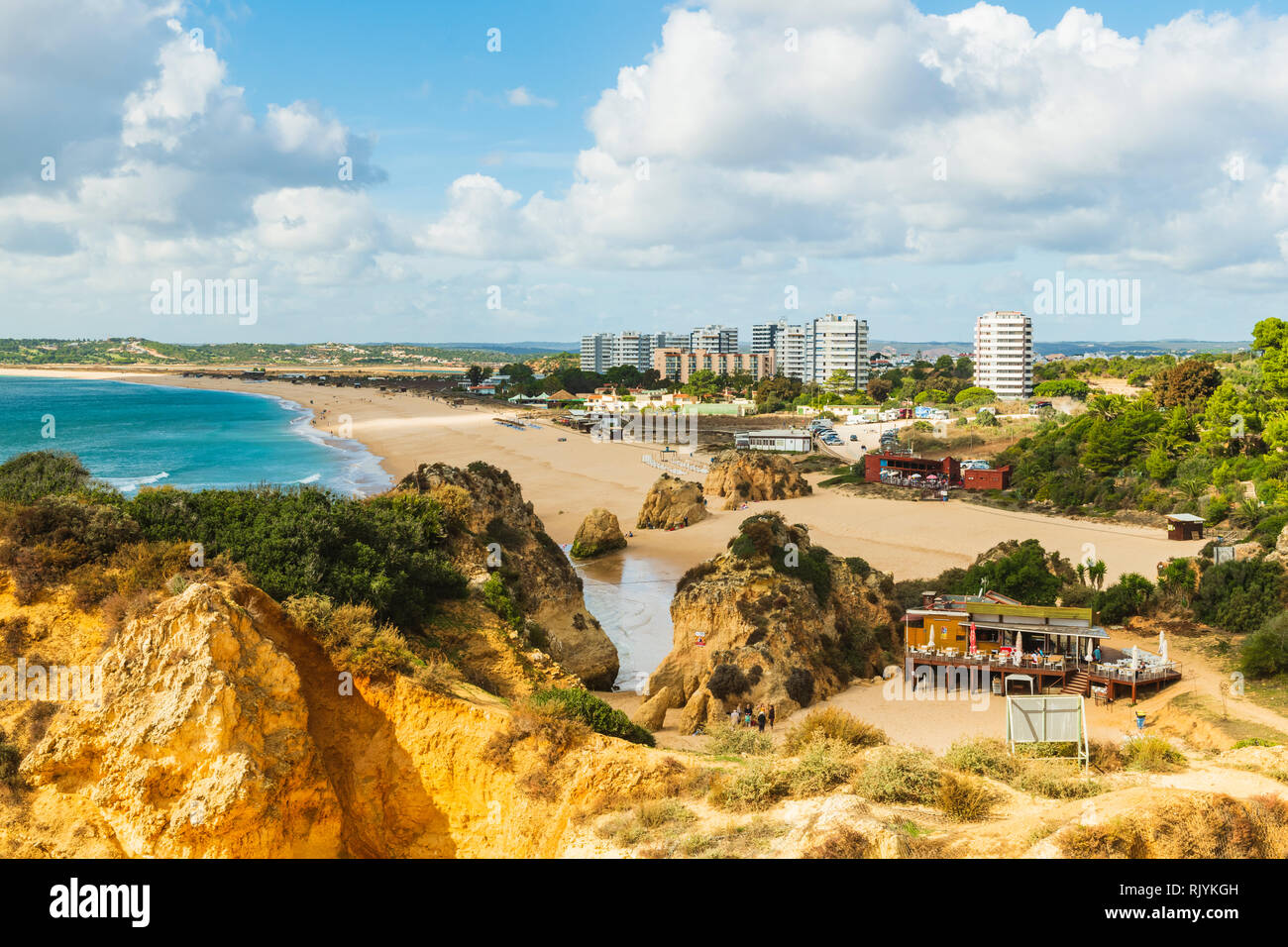 Vista ad alto livello di costa, Alvor, Algarve, Portogallo, Europa Foto Stock