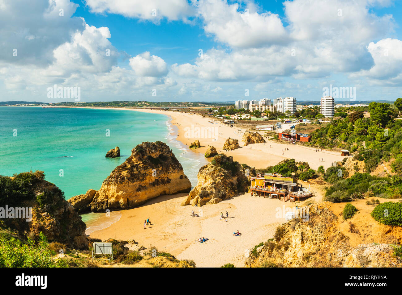 Vista ad alto livello di costa, Alvor, Algarve, Portogallo, Europa Foto Stock