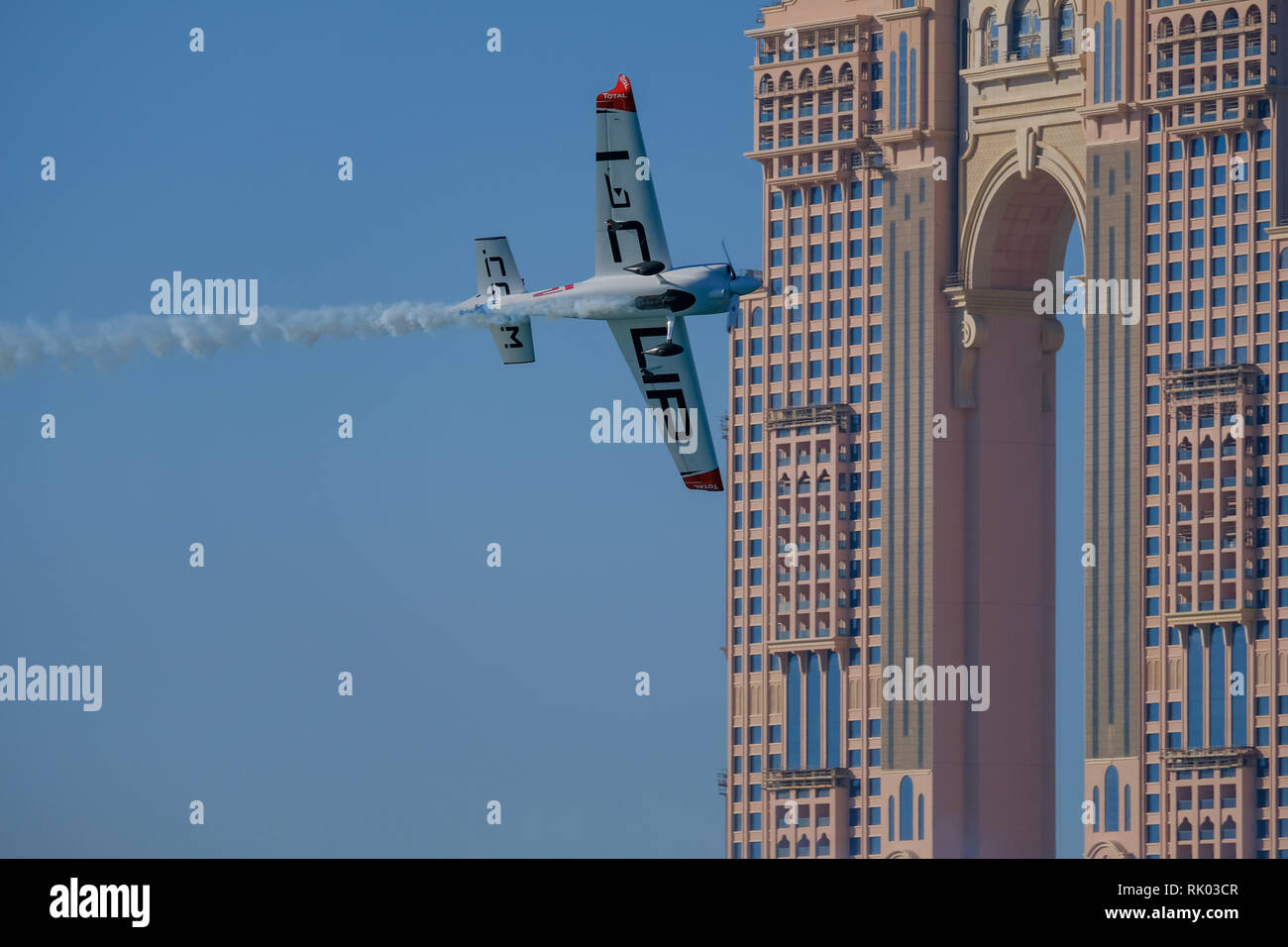 Abu Dhabi, negli Emirati Arabi Uniti. 8 Feb 2019. Abu Dhabi, Red Bull Air Race 2019 - turno di qualificazione. Credito: Fahd Khan / Live News Alamy Credito: Fahd Khan/Alamy Live News Foto Stock