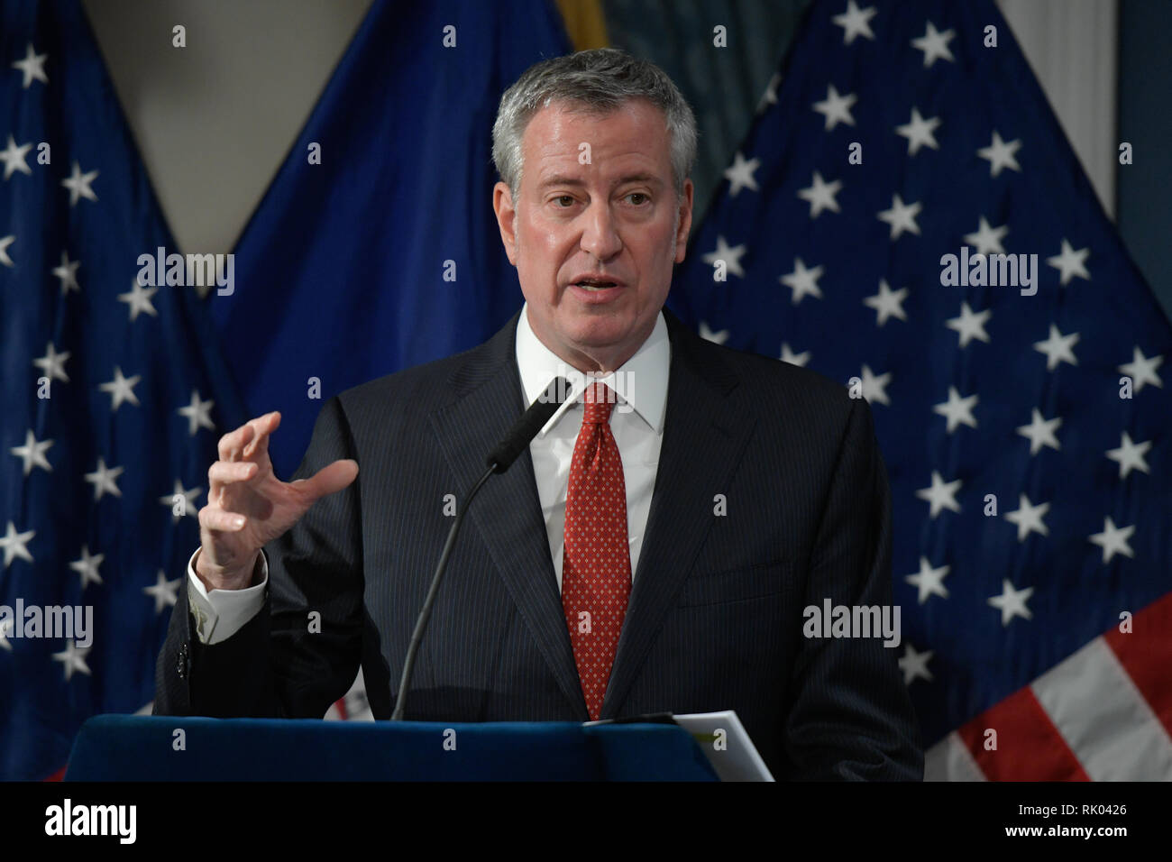New York, Stati Uniti d'America. 7 febbraio 2019. Il sindaco di New York Bill de Blasio presenta la New York preliminare di bilancio anno fiscale 2020 presso il Municipio il 7 febbraio 2019. Credito: Erik Pendzich/Alamy Live News Foto Stock