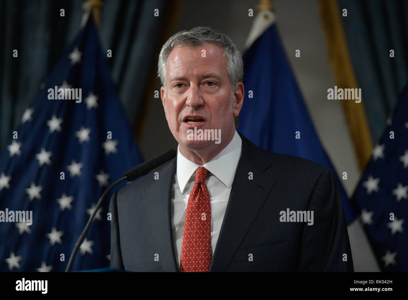 New York, Stati Uniti d'America. 7 febbraio 2019. Il sindaco di New York Bill de Blasio presenta la New York preliminare di bilancio anno fiscale 2020 presso il Municipio il 7 febbraio 2019. Credito: Erik Pendzich/Alamy Live News Foto Stock