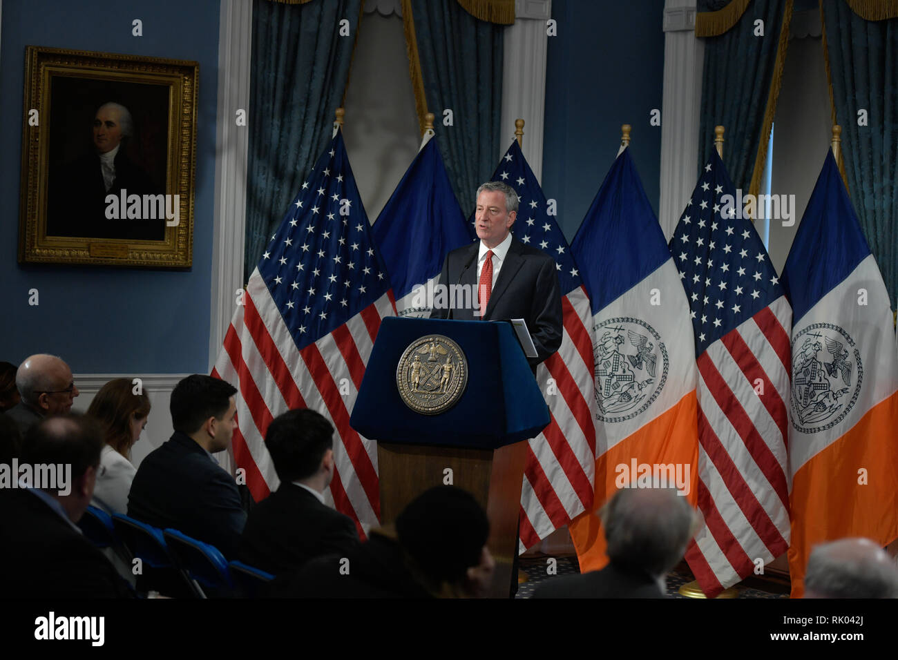 New York, Stati Uniti d'America. 7 febbraio 2019. Il sindaco di New York Bill de Blasio presenta la New York preliminare di bilancio anno fiscale 2020 presso il Municipio il 7 febbraio 2019. Credito: Erik Pendzich/Alamy Live News Foto Stock