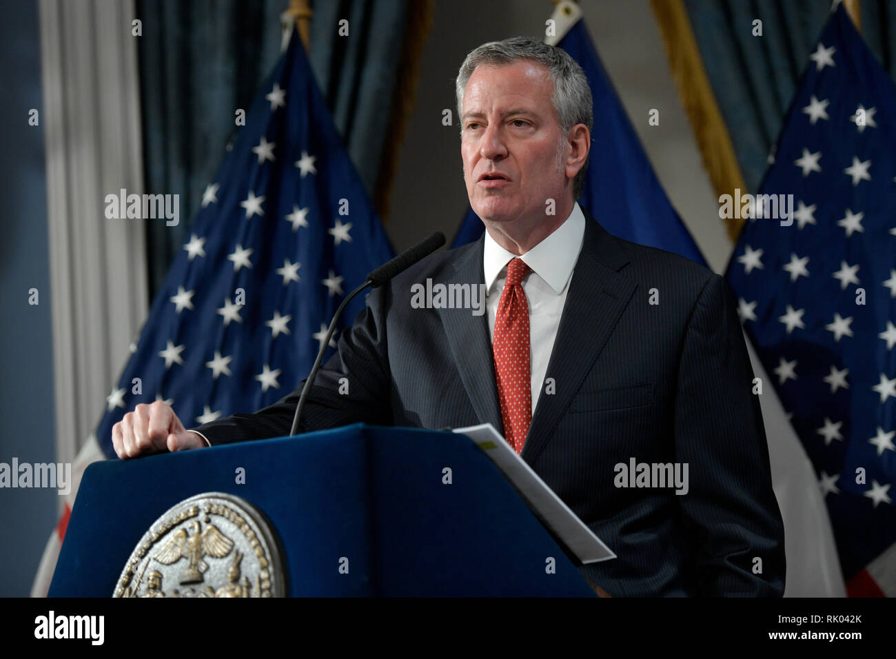 New York, Stati Uniti d'America. 7 febbraio 2019. Il sindaco di New York Bill de Blasio presenta la New York preliminare di bilancio anno fiscale 2020 presso il Municipio il 7 febbraio 2019. Credito: Erik Pendzich/Alamy Live News Foto Stock