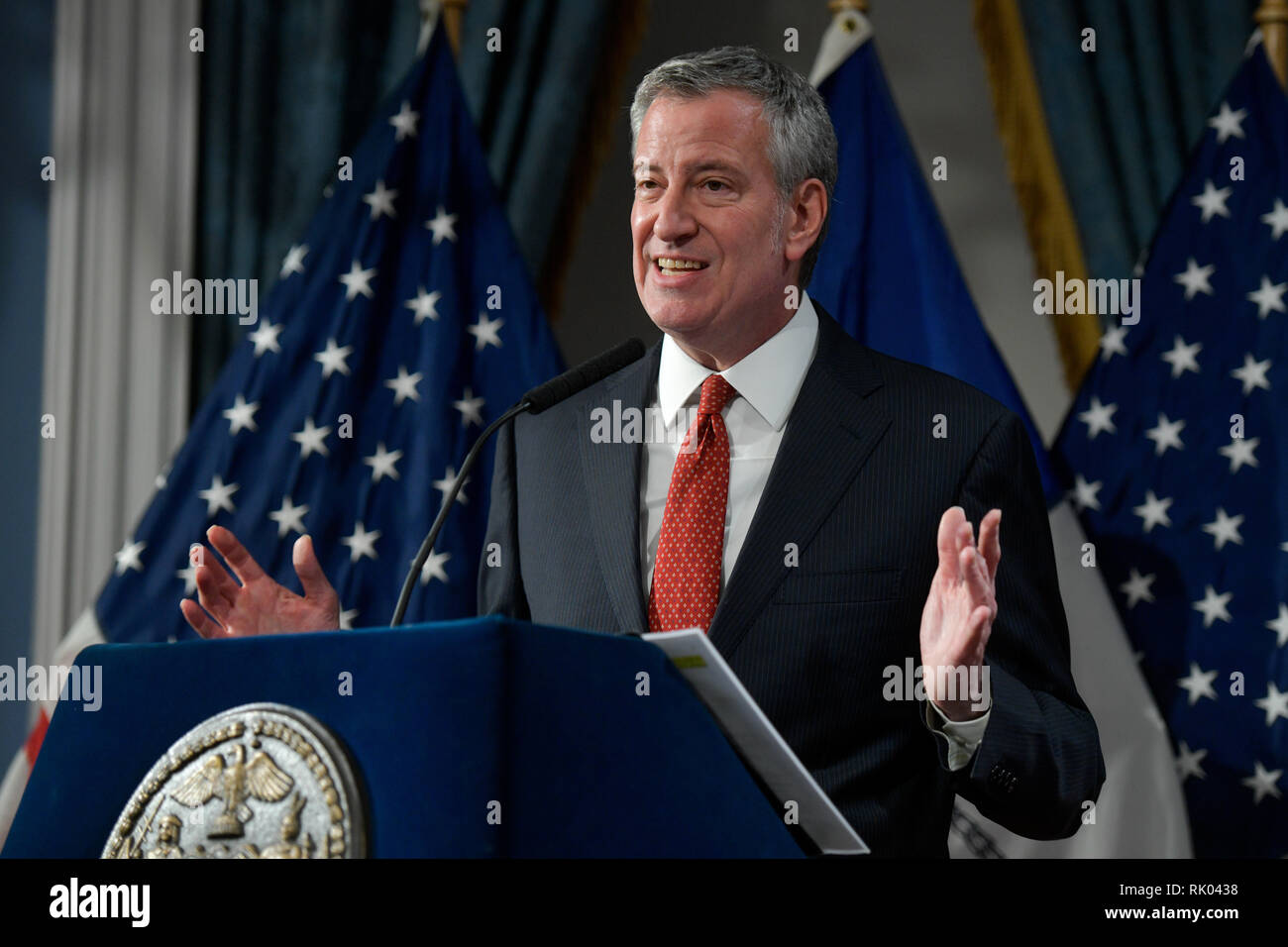 New York, Stati Uniti d'America. 7 febbraio 2019. Il sindaco di New York Bill de Blasio presenta la New York preliminare di bilancio anno fiscale 2020 presso il Municipio il 7 febbraio 2019. Credito: Erik Pendzich/Alamy Live News Foto Stock