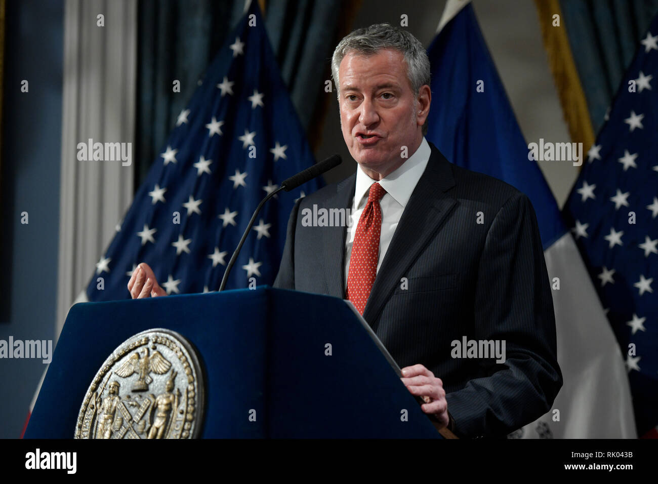 New York, Stati Uniti d'America. 7 febbraio 2019. Il sindaco di New York Bill de Blasio presenta la New York preliminare di bilancio anno fiscale 2020 presso il Municipio il 7 febbraio 2019. Credito: Erik Pendzich/Alamy Live News Foto Stock