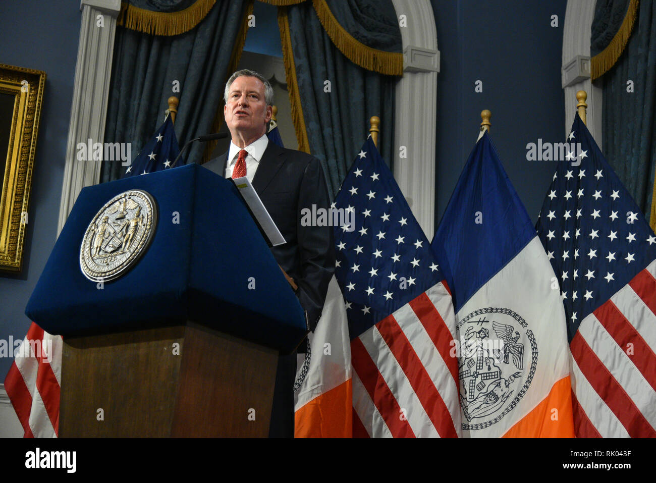 New York, Stati Uniti d'America. 7 febbraio 2019. Il sindaco di New York Bill de Blasio presenta la New York preliminare di bilancio anno fiscale 2020 presso il Municipio il 7 febbraio 2019. Credito: Erik Pendzich/Alamy Live News Foto Stock