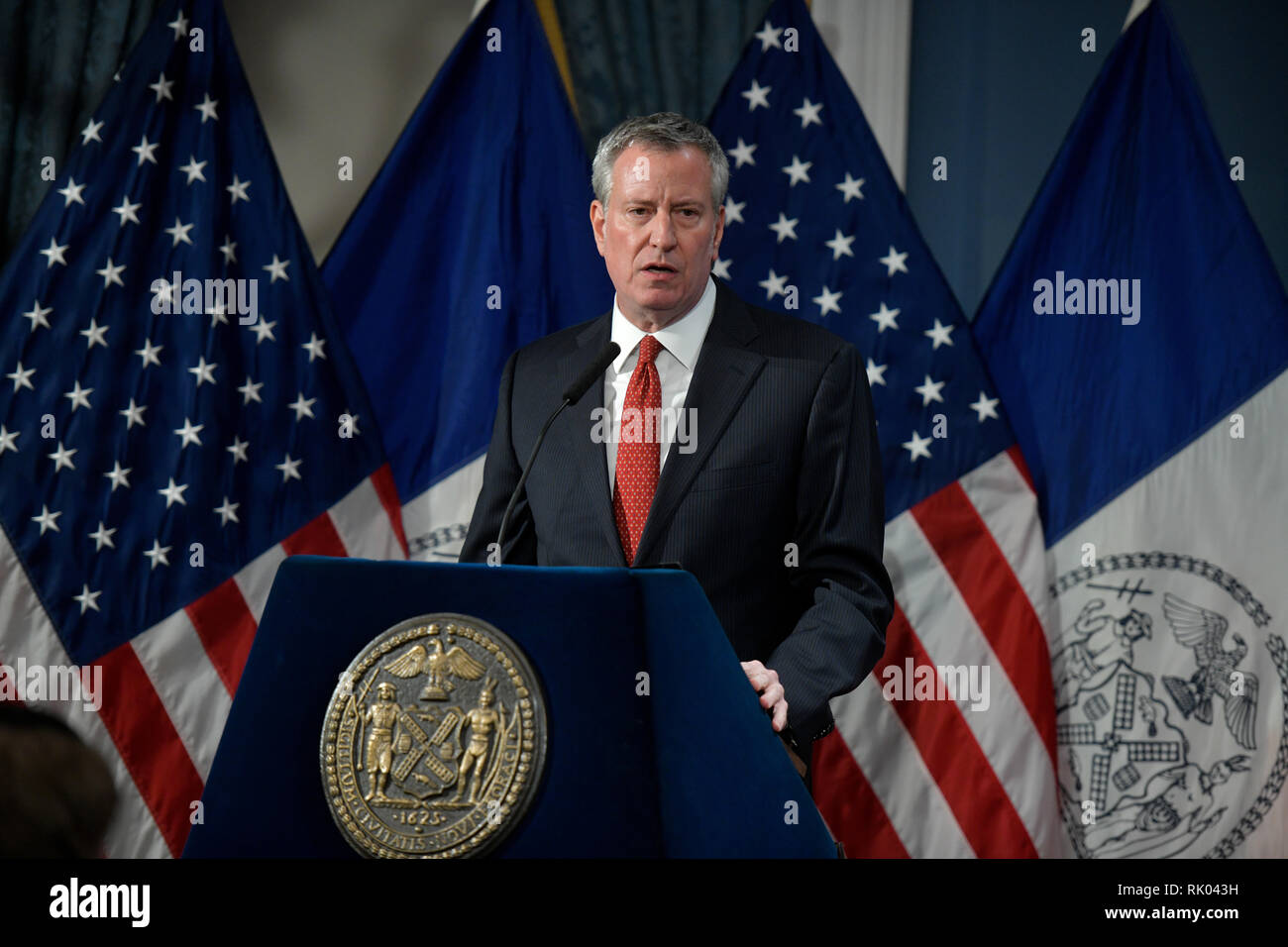 New York, Stati Uniti d'America. 7 febbraio 2019. Il sindaco di New York Bill de Blasio presenta la New York preliminare di bilancio anno fiscale 2020 presso il Municipio il 7 febbraio 2019. Credito: Erik Pendzich/Alamy Live News Foto Stock