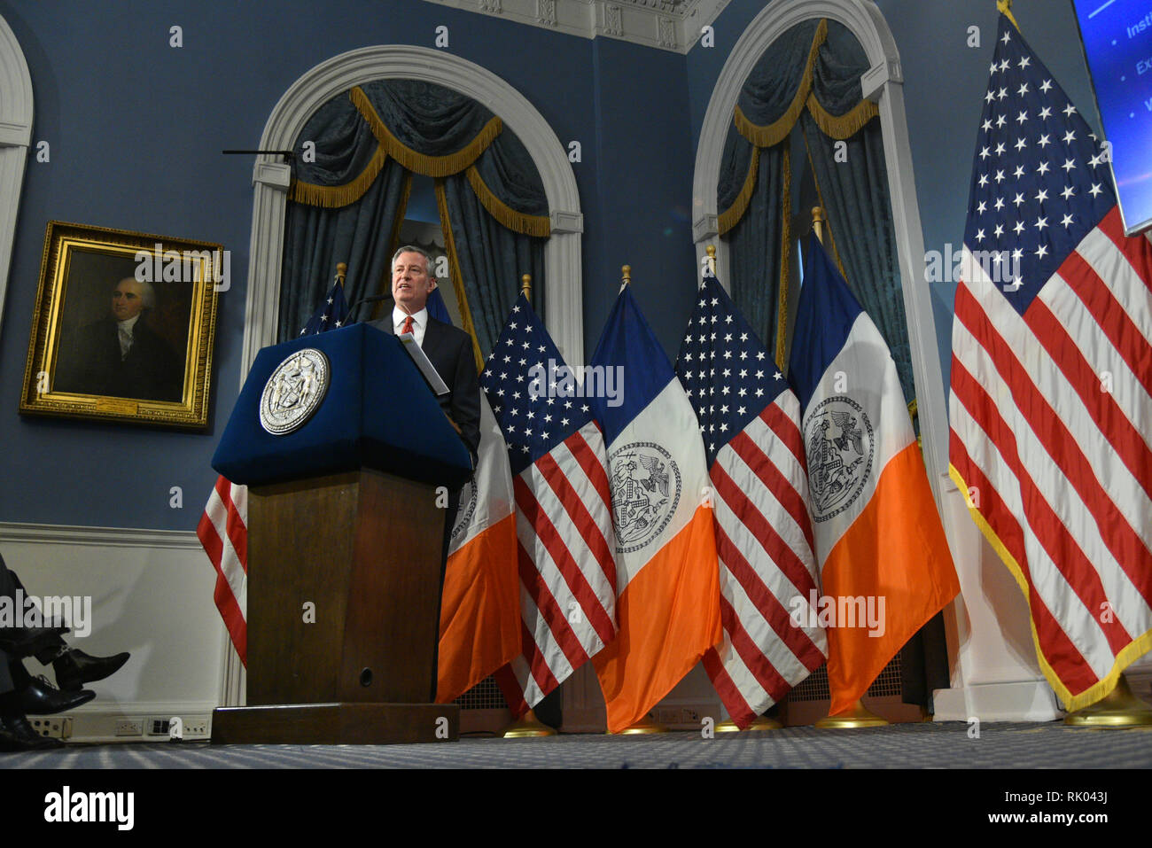 New York, Stati Uniti d'America. 7 febbraio 2019. Il sindaco di New York Bill de Blasio presenta la New York preliminare di bilancio anno fiscale 2020 presso il Municipio il 7 febbraio 2019. Credito: Erik Pendzich/Alamy Live News Foto Stock