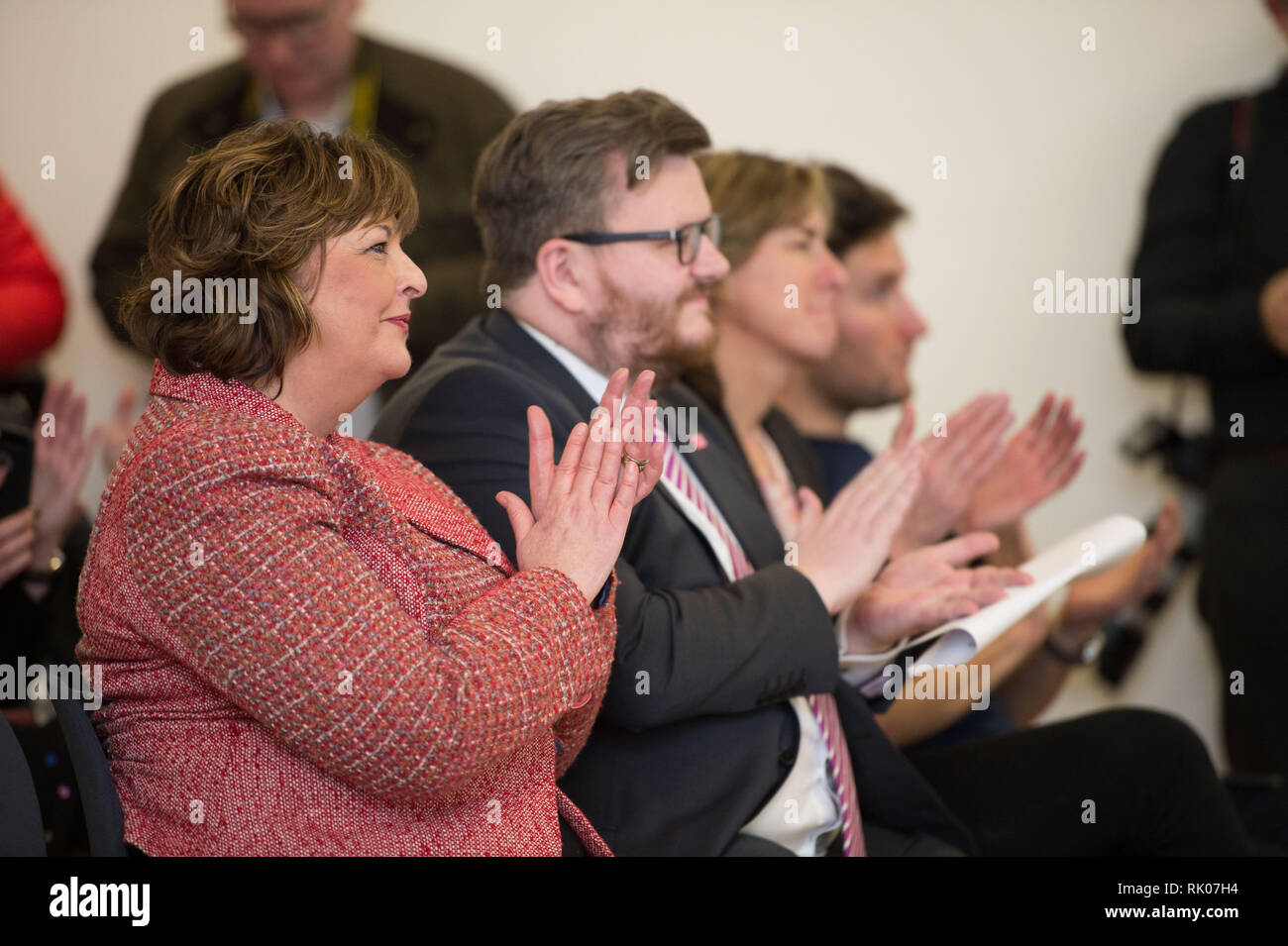 Glasgow, Regno Unito. 8 Feb 2019. (L-R) Fiona Hyslop MSP - Armadio Segretario per la cultura, turismo e affari esterni; Consigliere David McDonald di Glasgow City Council; Dame Katherine Grainger; Callum Skinner - argento olimpico medaglia un nuovo multi-disciplinare, ciclismo manifestazione riunirà 13 UCI esistenti del campionato del mondo di ciclismo in un evento che si terrà ogni quattro anni e per la prima volta a Glasgow e in Scozia nel 2023. Credito: Colin Fisher/Alamy Live News Foto Stock