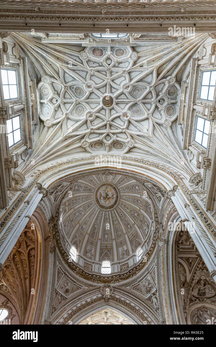 Il soffitto della Capilla Mayor, la moschea-cattedrale di Cordoba. Giugno, 2018. Andalusia, Spagna Foto Stock