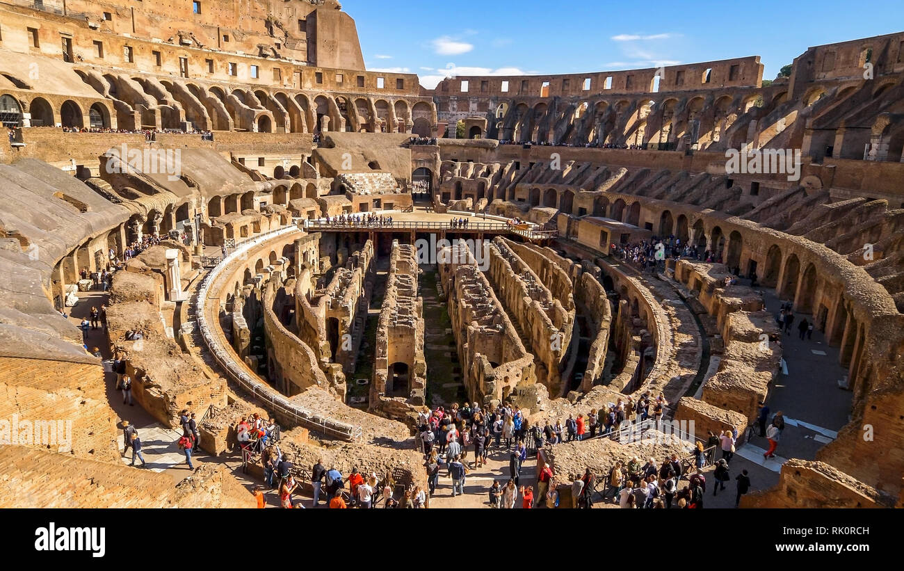 Interno del Colosseo a Roma, Italia Foto Stock