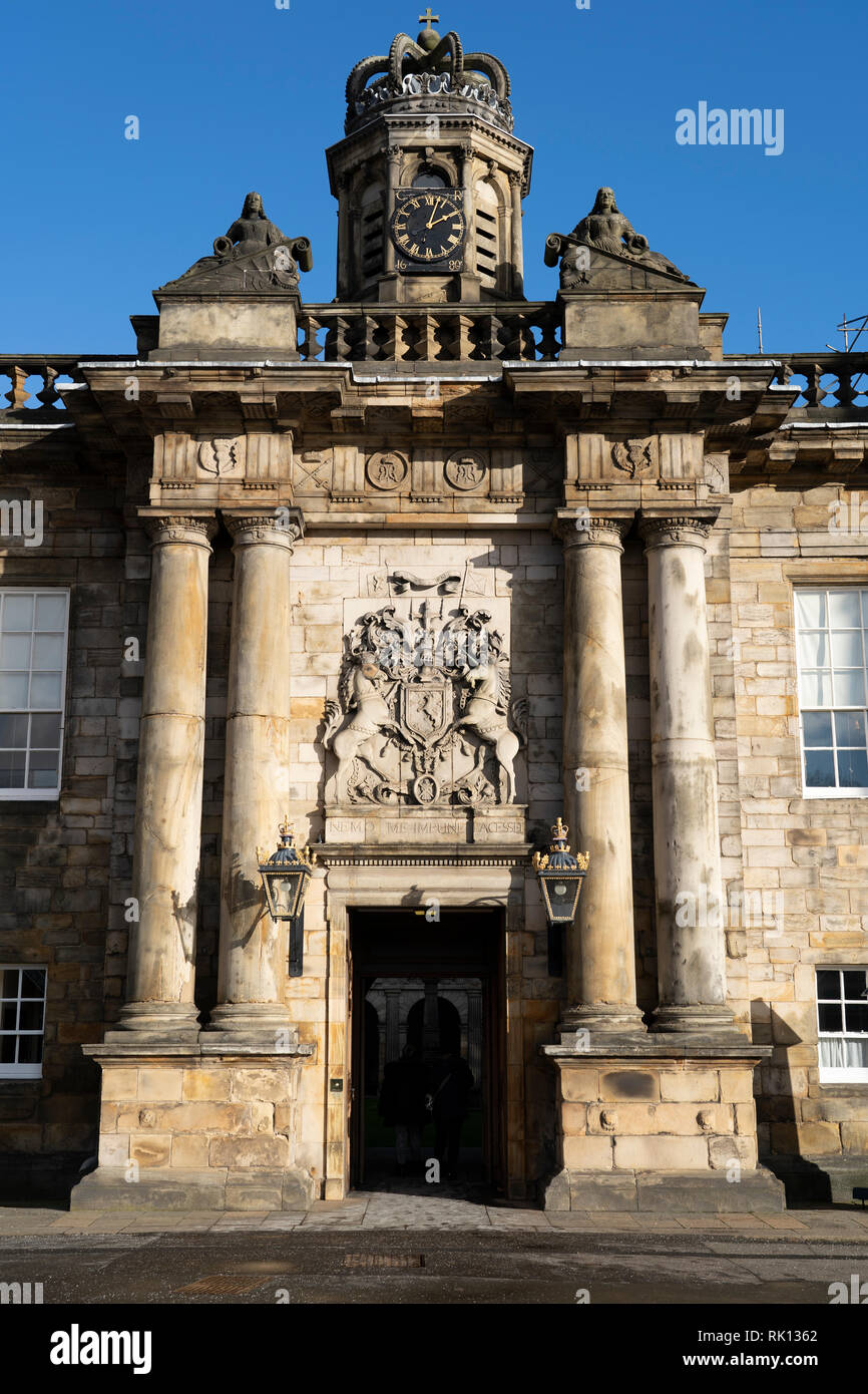 Ingresso al Palazzo di Holyroodhouse ad Edimburgo, Scozia, Regno Unito Foto Stock