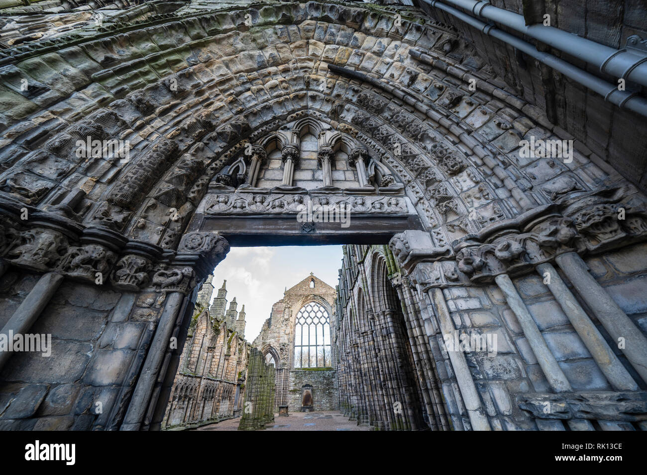 Dettaglio dei rovinato Holyrood Abbey a Palazzo di Holyroodhouse ad Edimburgo, Scozia, Regno Unito Foto Stock