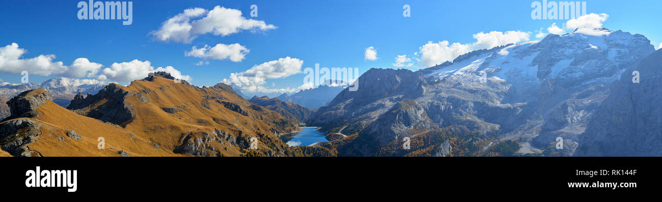 Vista panoramica su Lado Fedaia e Marmolade dal sentiero Viel del Pan, Dolomiti, Trentino, Italy. Foto Stock
