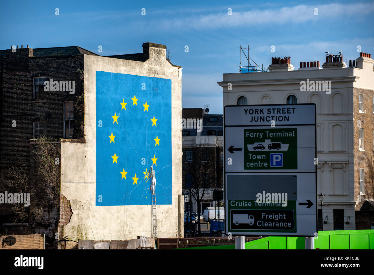 Un Murale Di Graffiti Artist Banksy Raffigurante Un Lavoratore