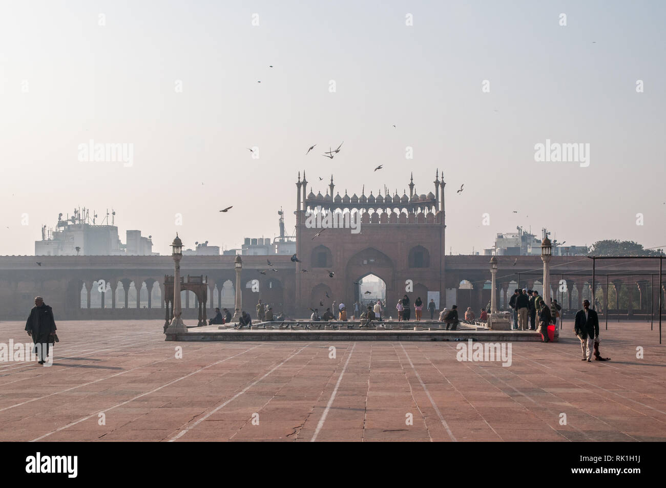 Il cortile della Jama Masjid moschea nella vecchia Dehli. La moschea fu