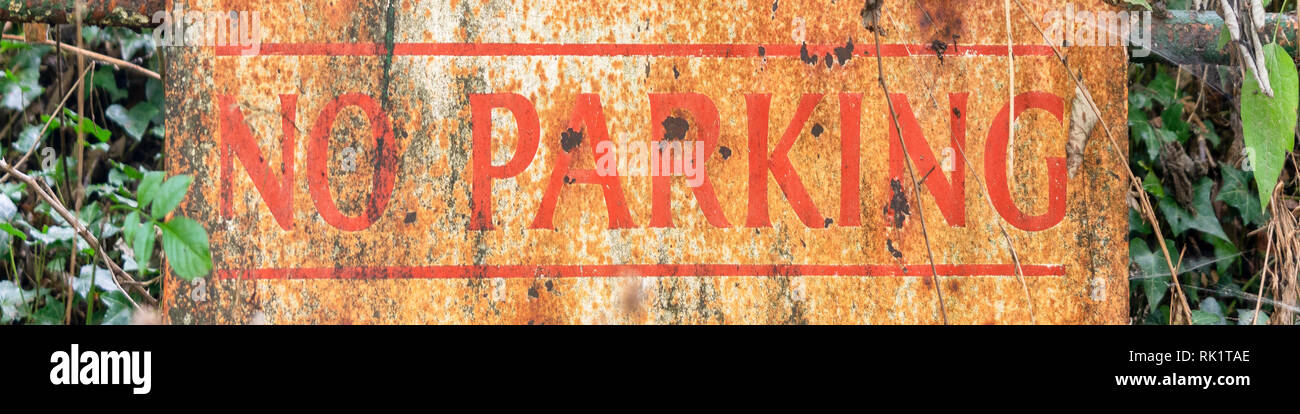 Vecchio nessun segno di parcheggio - banner immagine della testata Foto Stock