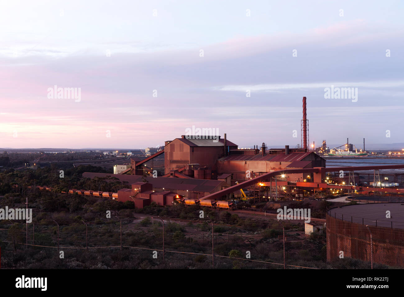 Paesaggio industriale presso il minerale di ferro in pellet fonderia di elaborazione a Whyalla Sud Australia Foto Stock