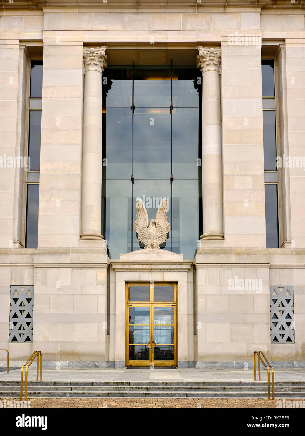 Stati Uniti Federal Courthouse building e ingresso anteriore a della legge federale centro di Montgomery in Alabama, Stati Uniti d'America. Foto Stock