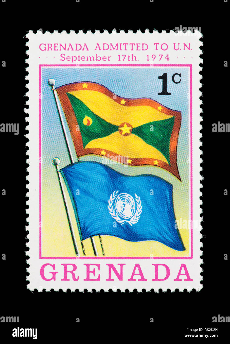 Francobollo da Grenada raffigurante la Granada e Nazioni Unite bandiere, ammissione all'ONU nel 1974. Foto Stock