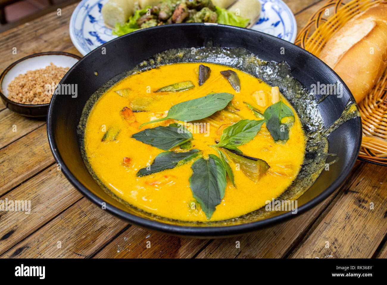 Gamberetti al curry di noce di cocco, Ca ri Tom, un Nam Quan Ristorante, Ho Chi Minh City, Vietnam Foto Stock