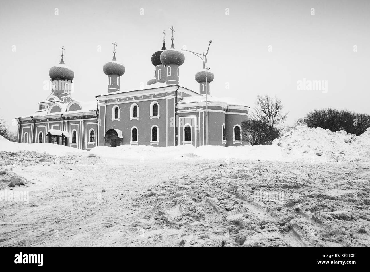 Cattedrale della Trasfigurazione del Salvatore, Tikhvin, Russia. Stilizzata foto in bianco e nero Foto Stock