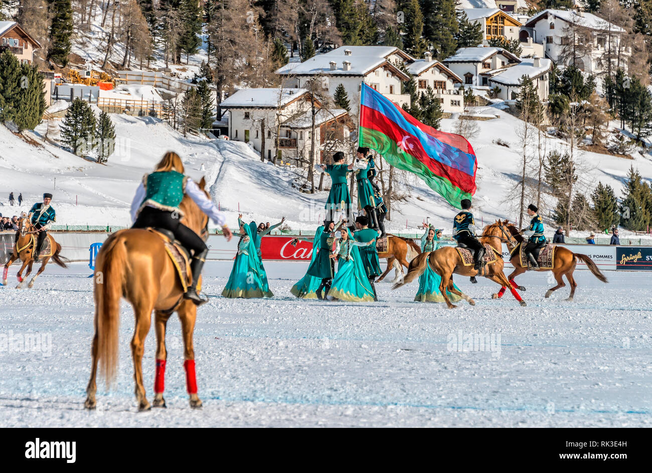 Piloti azerbaigiani durante uno spettacolo per la partita della Snow Polo World Cup 2019, St Moritz, Svizzera Foto Stock
