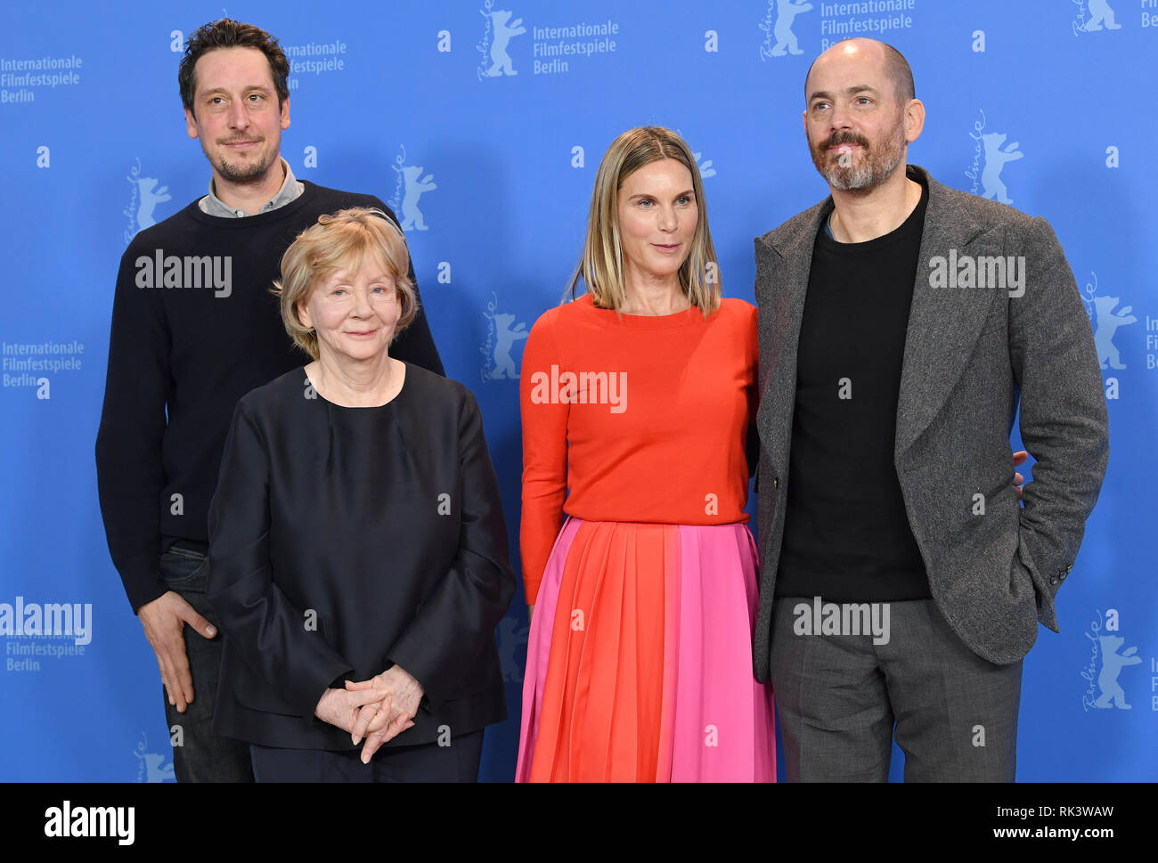 Berlino, Germania. 09Feb, 2019. 69Berlinale: gli attori Hans Löw (l-r), Christine Schorn Mueller-Stöfen Nele e il direttore Edward Berger sono al Photocall per il film "Tutti i miei amare". Il film viene mostrato al Festival Internazionale del Film nella categoria 'Panorama'. Credito: Gregor Fischer/dpa/Alamy Live News Foto Stock