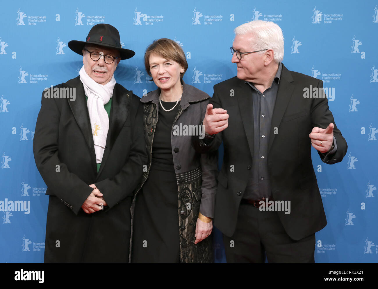 Berlino, Germania. 09Feb, 2019. 69Berlinale: Presidente federale Frank-Walter Steinmeier (r-l) con sua moglie Elke Büdenbender e direttore della Berlinale Dieter Kosslick venite alla premiere di Heinrich Breloer dei due partner su 'Brecht' all'Haus der Berliner Festspiele. Credito: Jörg Carstensen/dpa/Alamy Live News Foto Stock