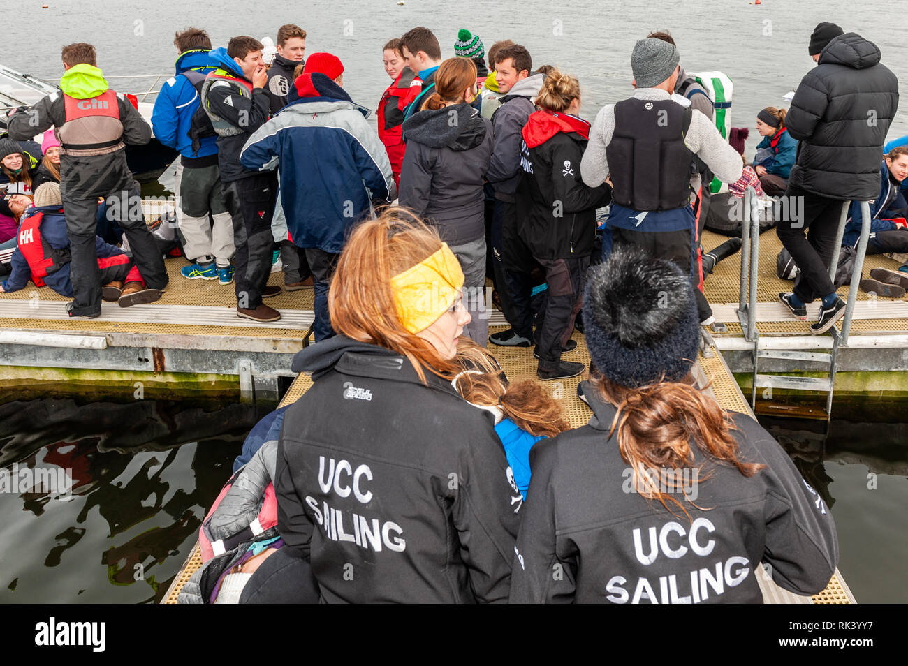 Bantry, West Cork, Irlanda. Il 9 febbraio, 2019. Bantry Sailing Club ospita l'università irlandesi Regata a vela organizzato da UCC, questo weekend quando circa 150 Marinai da 8 università in Irlanda si riuniscono per gare ed eventi sociali. La regata consiste di 80 gare su due giorni in 'Firefly' derive. Credito: Andy Gibson/Alamy Live News. Foto Stock